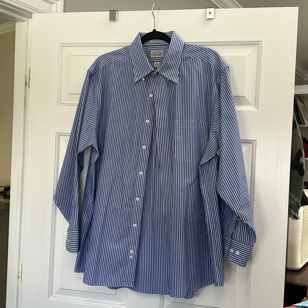 Eagles Men’s Dress Shirt Non-Iron size 17 32/33
